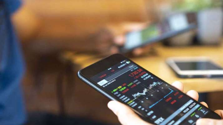Stock trading via mobile phones grows during lockdown Stock trading via mobile phones grows during lockdown - India TV Paisa