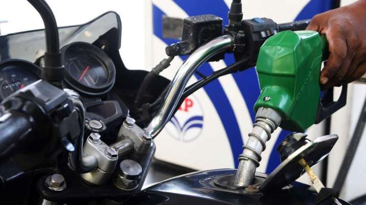 on first day of monsoon session petrol and diesel become cheaper on first day of monsoon session petrol and diesel become cheaper- India TV Paisa