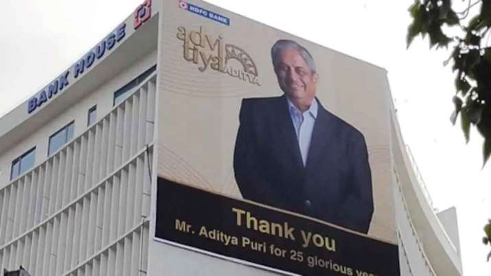 Aditya Puri hands over charge, Jagdishan takes over as HDFC Bank MD & CEO Aditya Puri hands over charge, Jagdishan takes over as HDFC Bank MD & CEO- India TV Paisa