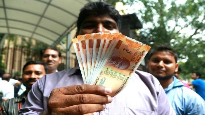 Govt fixes calculation ceiling for diwali bonus at Rs 7,000 Govt fixes calculation ceiling for diwali bonus at Rs 7,000- India TV Paisa