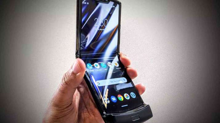 Motorola Razr 5G India Launch foldable phone costs Rs 124,999 Motorola Razr 5G India Launch foldable phone costs Rs 124,999- India TV Paisa