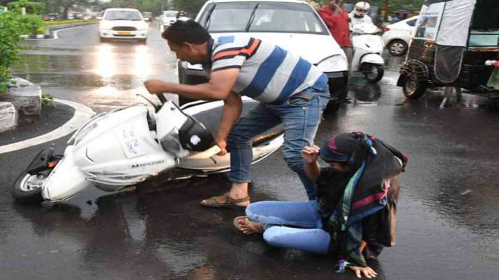 Govt notifies rules to protect persons who help road accident victims Govt notifies rules to protect persons who help road accident victims - India TV Paisa
