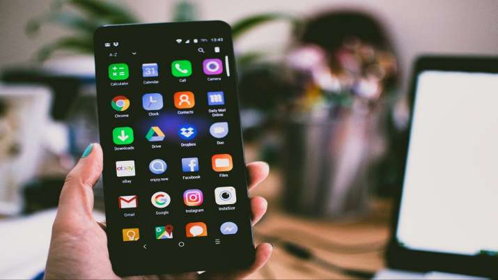 Flipkart, Amazon likely to sell 1.5 cr smartphones in festive sales this year Flipkart, Amazon likely to sell 1.5 cr smartphones in festive sales this year- India TV Paisa