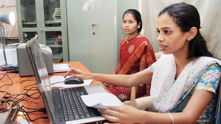 Women form only 25 pc of India's workforce against 49 pc globally Women form only 25 pc of India's workforce against 49 pc globally- India TV Paisa