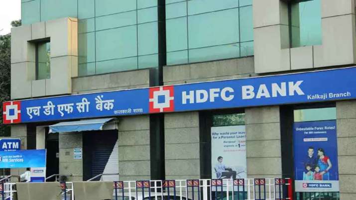 HDFC Bank m-cap surges past Rs 8 lakh cr mark HDFC Bank m-cap surges past Rs 8 lakh cr mark- India TV Paisa