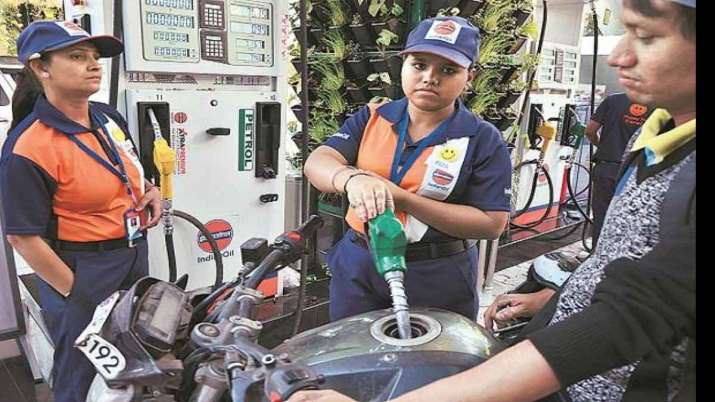 Petrol, diesel price hike pauses after continuous rise Petrol, diesel price hike pauses after continuous rise- India TV Paisa