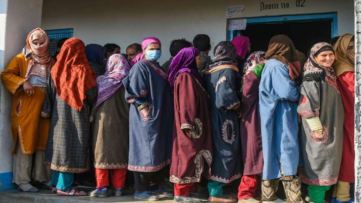 जम्मू-कश्मीर डीडीसी चुनाव: मतदान संपन्न, कुल 51 प्रतिशत मतदान, मतगणना 22 को