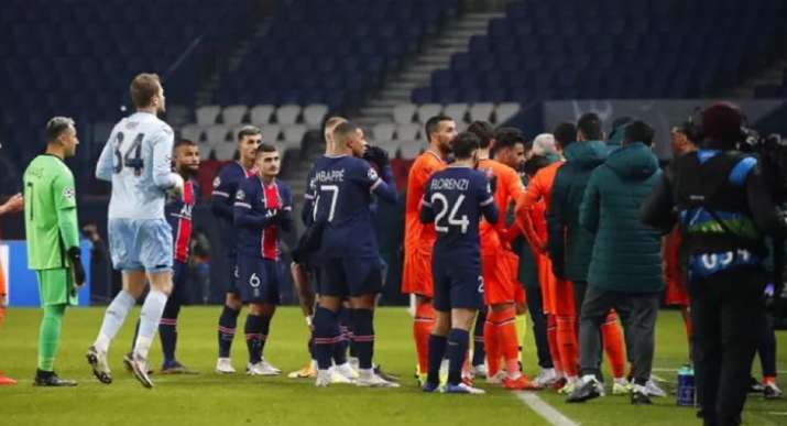 कथित नस्लवाद को लेकर खिलाड़ियों के मैदान छोड़ने पर चैम्पियंस लीग का मैच हुआ स्थगित