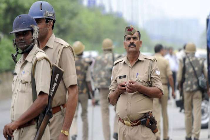 देश के टॉप 10 पुलिस स्टेशनों की लिस्ट आई, UP का एक थाना भी शामिल देश के टॉप 10 पुलिस स्टेशनों की लिस्ट आई, UP का एक थाना भी शामिल