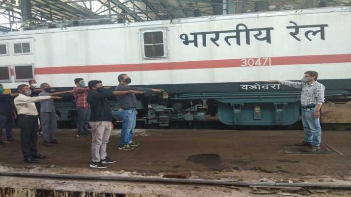Railway Employees will be able to get treatment in private hospital Railway Employees will be able to get treatment in private hospital- India TV Paisa