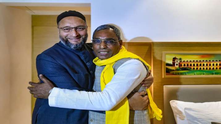 ओवैसी-राजभर मिलन पर योगी सरकार के मंत्री बोले, देश तोड़ने वाले एक मंच पर ओवैसी-राजभर मिलन पर योगी सरकार के मंत्री बोले, देश तोड़ने वाले एक मंच पर