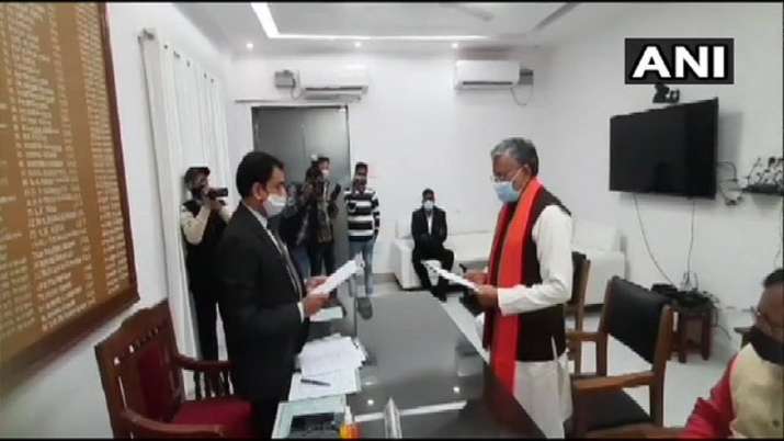 सुशील मोदी ने राज्यसभा के लिए भरा नामांकन, सीएम नीतीश और NDA के कई नेता रहे मौजूद सुशील मोदी ने राज्यसभा के लिए भरा नामांकन, सीएम नीतीश और NDA के कई नेता रहे मौजूद