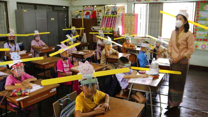 सावधान! बंद जगह में 2 गज़ दूरी, किसी काम की नहीं