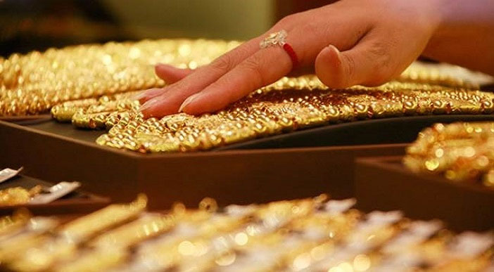 सोने और चांदी की आज की... सोने और चांदी की आज की...- India TV Paisa