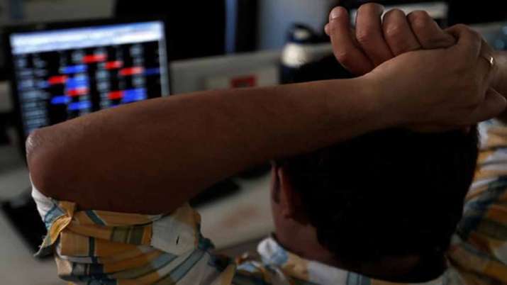 Sebi in talks to cut down minimum application size to help retail investors Sebi in talks to cut down minimum application size to help retail investors- India TV Paisa