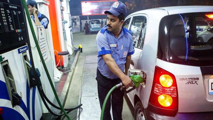 Diesel-Petrol की कीमत में उछाल, तेल कंपनियों ने कहा- केवल टैक्स कटौती से मिलेगी राहत Diesel-Petrol की कीमत में उछाल, तेल कंपनियों ने कहा- केवल टैक्स कटौती से मिलेगी राहत- India TV Paisa