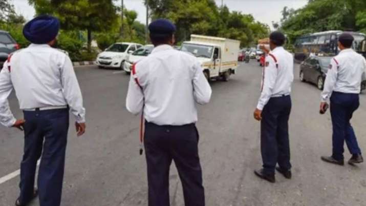 चेतावनी! लगेगा 15000 रुपए जुर्माना और 2 साल की जेल, अगर गाड़ी में किया यह काम चेतावनी! लगेगा 15000 रुपए जुर्माना और 2 साल की जेल, अगर गाड़ी में किया यह काम- India TV Paisa