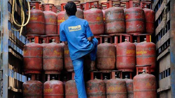 LPG Cylinder price cut from April 1 know new price LPG Cylinder price cut from April 1 know new price- India TV Paisa