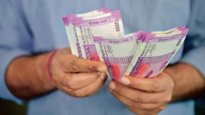 बैंक में पैसा रखने वालों के लिए बुरी खबर, PPF समेत कई बचत योजनाओं में भी घटाई गई ब्याज दर बैंक में पैसा रखने वालों के लिए बुरी खबर, PPF समेत कई बचत योजनाओं में भी घटाई गई ब्याज दर- India TV Paisa