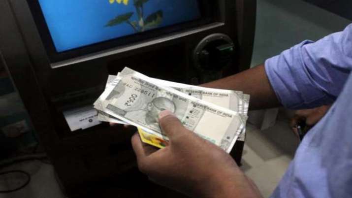 चेतावनी! ATM इस्तेमाल करने वाले हो जाएं सावधान, सुरक्षा को लेकर बड़ी खबर चेतावनी! ATM इस्तेमाल करने वाले हो जाएं सावधान, सुरक्षा को लेकर बड़ी खबर- India TV Paisa