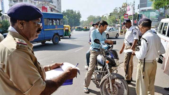 car motorcycle owners pay Rs 5000 challan if not have HSRP after 15 April car motorcycle owners pay Rs 5000 challan if not have HSRP after 15 April - India TV Paisa