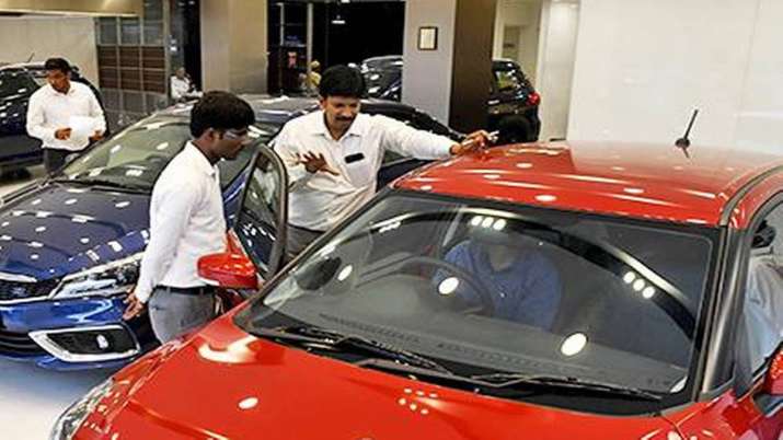 Passenger vehicle sales in India decline by over 2 pc in 2020-21, says SIAM Passenger vehicle sales in India decline by over 2 pc in 2020-21, says SIAM- India TV Paisa