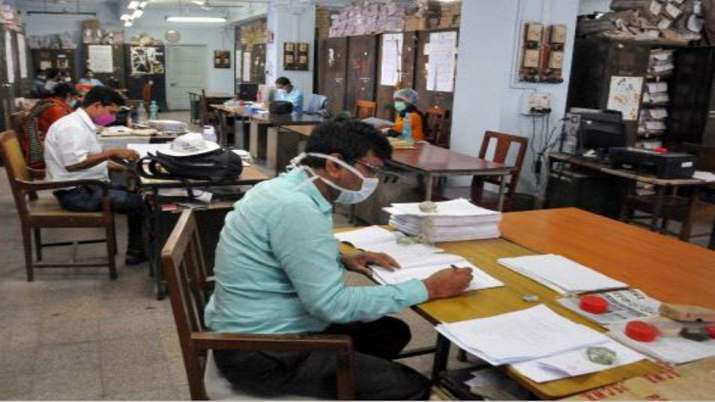 COVID infected private employees in UP to get 28 days of paid leaves COVID infected private employees in UP to get 28 days of paid leaves- India TV Paisa