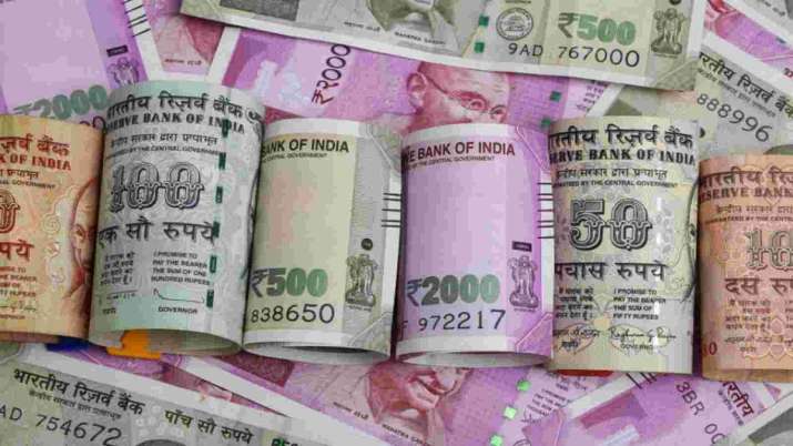 Rupee falls 24 paise to 74.33 against US dollar in early trade,Sensex tanks over 600 pts Rupee falls 24 paise to 74.33 against US dollar in early trade,Sensex tanks over 600 pts - India TV Paisa