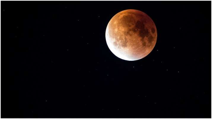 Super Blood Moon 2021: 26 मई को दिखेगा साल का पहला सुपर मून, लाल रोशनी में नहाएगा चांद