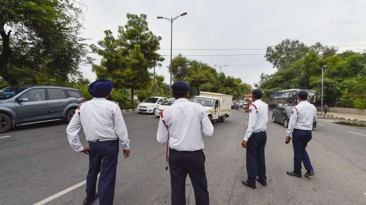 Government traffic police challan alert car two wheeler rules violations full list of fine in india Government traffic police challan alert car two wheeler rules violations full list of fine in india- India TV Paisa