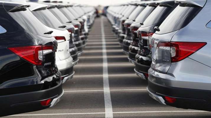 vehicle registrations in India slips 30 pc to 1,52,71,519 units in 2020-21 vehicle registrations in India slips 30 pc to 1,52,71,519 units in 2020-21- India TV Paisa