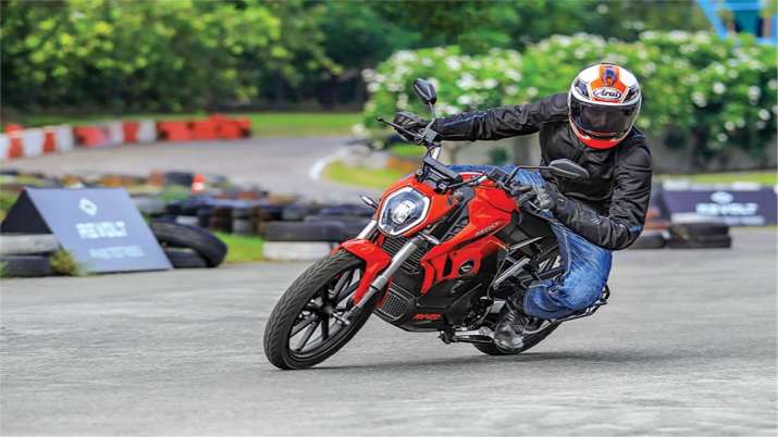 Revolt Motors slashes price of electric bike RV400 by Rs 28k Revolt Motors slashes price of electric bike RV400 by Rs 28k- India TV Paisa