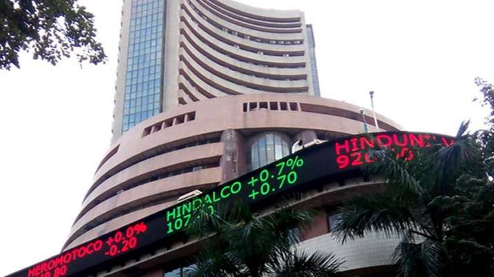 Sensex की शीर्ष 10 में से 5 कंपनियों का बाजार पूंजीकरण 1 लाख करोड़ रुपए से अधिक बढ़ा Sensex की शीर्ष 10 में से 5 कंपनियों का बाजार पूंजीकरण 1 लाख करोड़ रुपए से अधिक बढ़ा- India TV Paisa