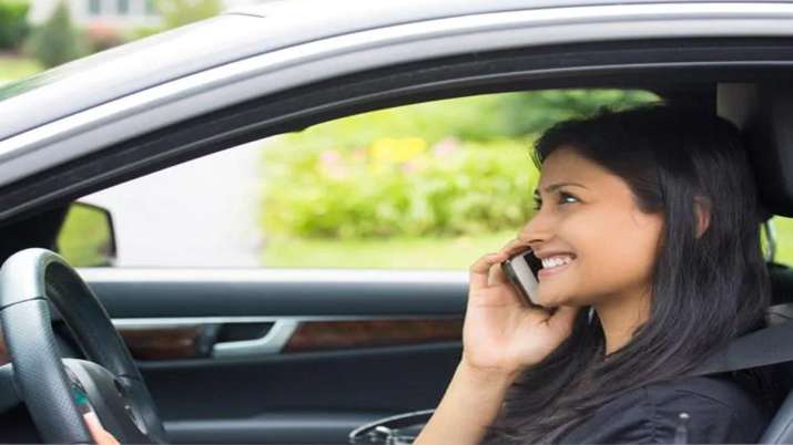 Traffic Challan big news talking on phone like this while driving will not attract fine Ministry of - India TV Paisa