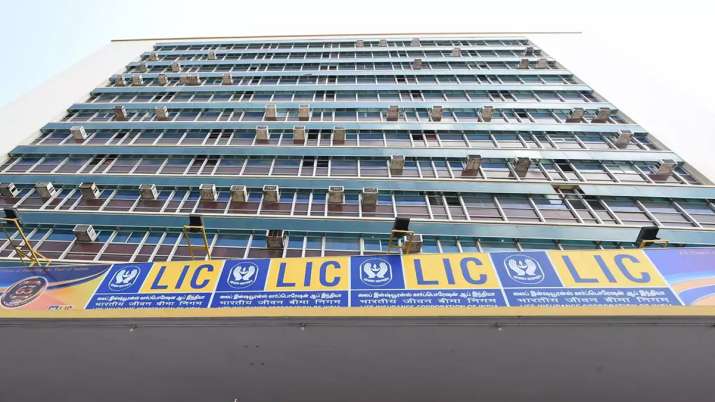 Modi Govt mulls permitting foreign investment in LIC Modi Govt mulls permitting foreign investment in LIC- India TV Paisa