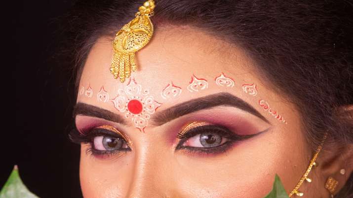 Gold jumps Rs 196, silver climbs Rs 319 today 22 September rate Gold jumps Rs 196, silver climbs Rs 319 today 22 September rate- India TV Paisa