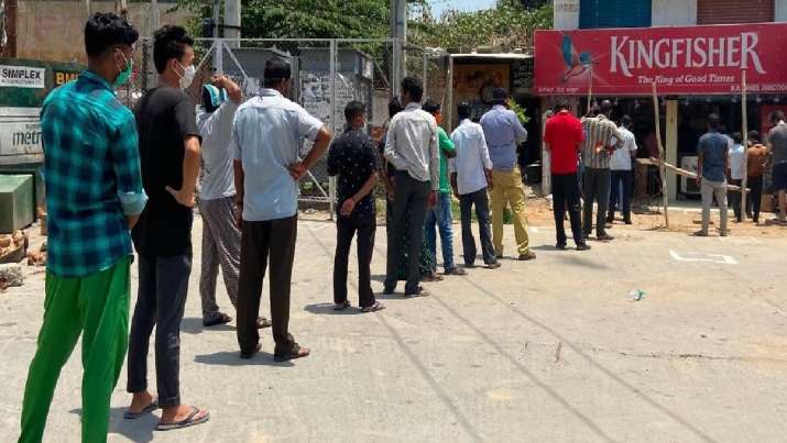 शराब कंपनियों की... शराब कंपनियों की...- India TV Paisa
