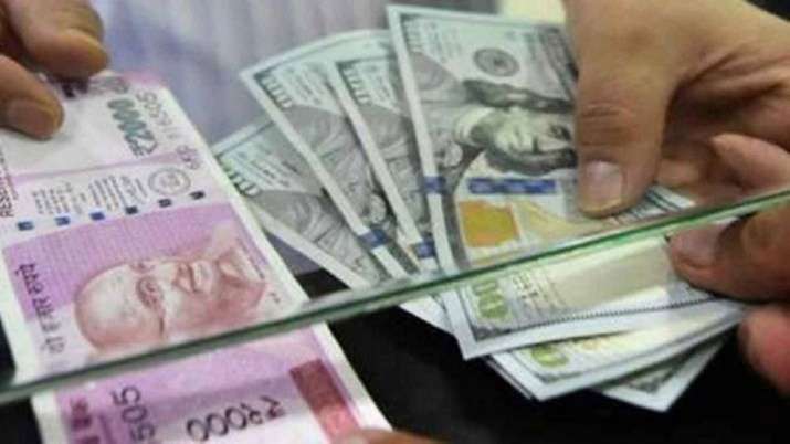 कारोबार में अमेरिकी डॉलर के मुकाबले रुपया 25 पैसे टूटा कारोबार में अमेरिकी डॉलर के मुकाबले रुपया 25 पैसे टूटा- India TV Paisa