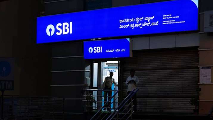 SBI advise customers to link PAN with Aadhaar to continue enjoying banking service SBI advise customers to link PAN with Aadhaar to continue enjoying banking service- India TV Paisa