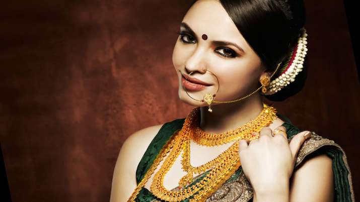 Gold Gold gains Rs 63 silver jumps Rs 371 today 13 october citywise rate Gold Gold gains Rs 63 silver jumps Rs 371 today 13 october citywise rate- India TV Paisa