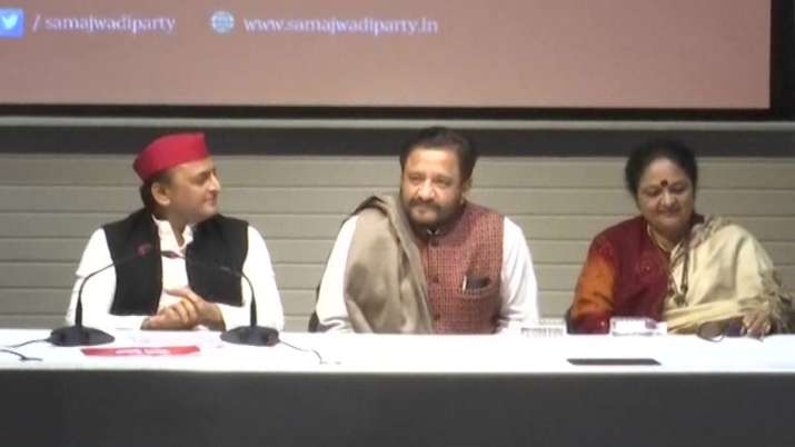 यूपी में कांग्रेस को बड़ा झटका, पति के साथ सपा की ‘साइकिल’ पर सवार हुईं घोषित कैंडिडेट