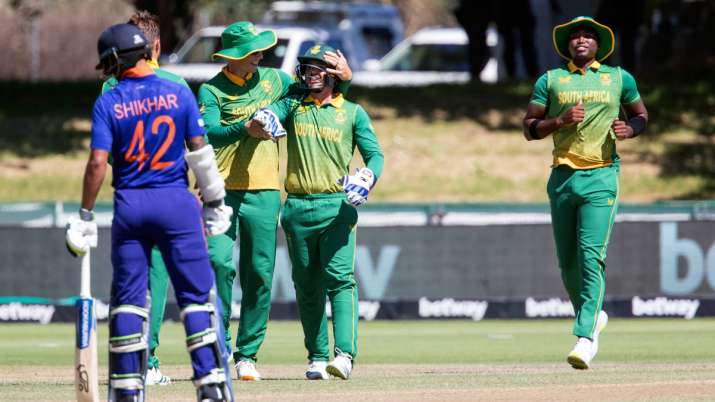 IND v SA: वान दर दुसें और बावुमा के शतक से साउथ अफ्रीका ने भारत को पहले वनडे में 31 रन से हराया