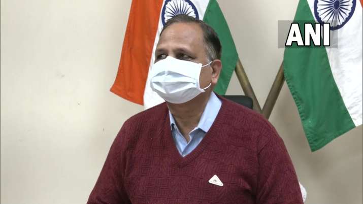 कोरोना: अनिल विज ने हरियाणा में बढ़ते मामलों के लिए दिल्ली को ठहराया जिम्मेदार तो सत्येंद्र जैन दिया ये जवाब