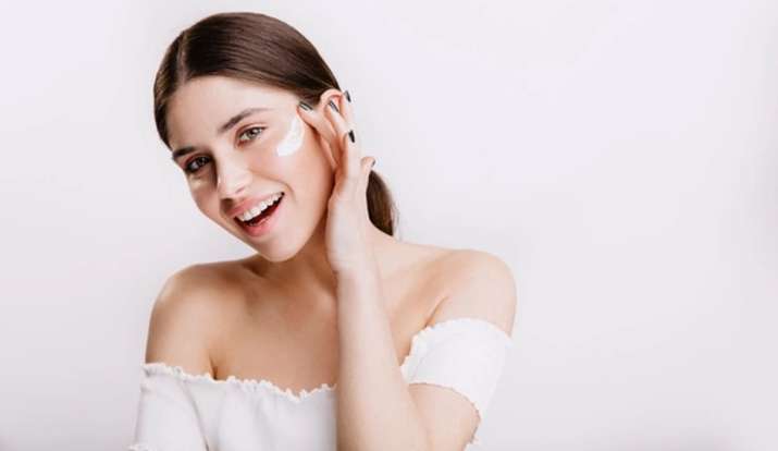 फाइन लाइन्स और झुर्रियों से छुटकारा दिलाएगी ये होममेड फेस क्रीम, पाएं बेदाग निखरा चेहरा