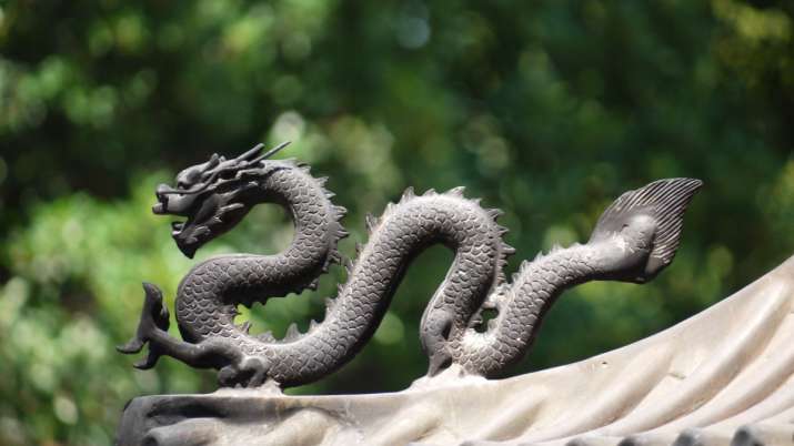 Vastu Tips: जानिए – घर में ड्रैगन की मूर्ति रखने के क्या होते हैं भायदे?