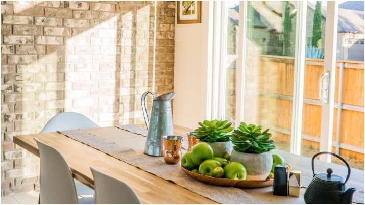 Vastu Tips: घर के दक्षिण-पूर्व दिशा को किस रंग से करें पेंट?