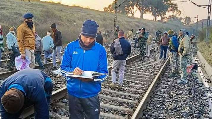 झारखंड के गिरिडीह में माओवादियों का उत्पात, रेल लाइन और मोबाइल टावर उड़ाया