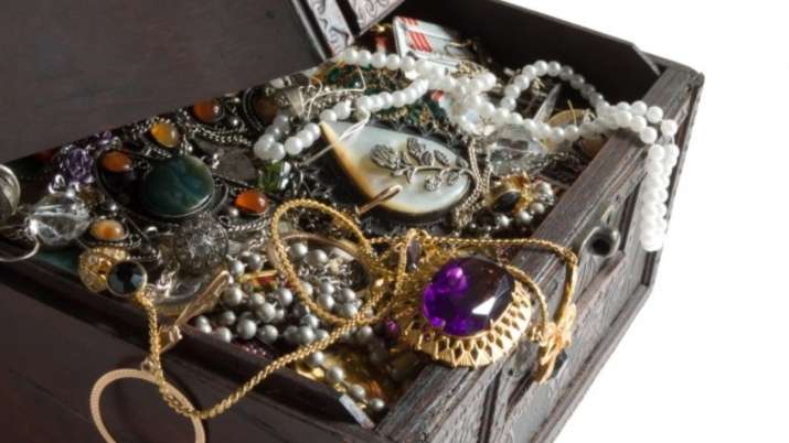 वास्तु टिप्स : इस दिशा की ओर रखें कीमती गहने, बनीं रहेगी घर में सुख-समृद्धि