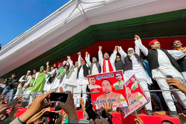 UP Election 2022: आज़म, नाहिद हसन, रफीक, असलम अली समेत दर्जनों दागियों को टिकट देकर फंसी सपा! BJP ने ‘पाक प्रेमी’ कहकर घेरा