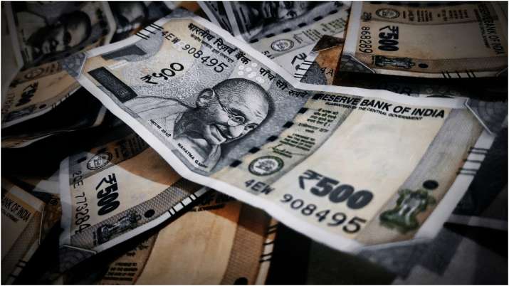 Vastu Tips: किस दिशा में पैसे रखने से होती है मां लक्ष्मी की कृपा?